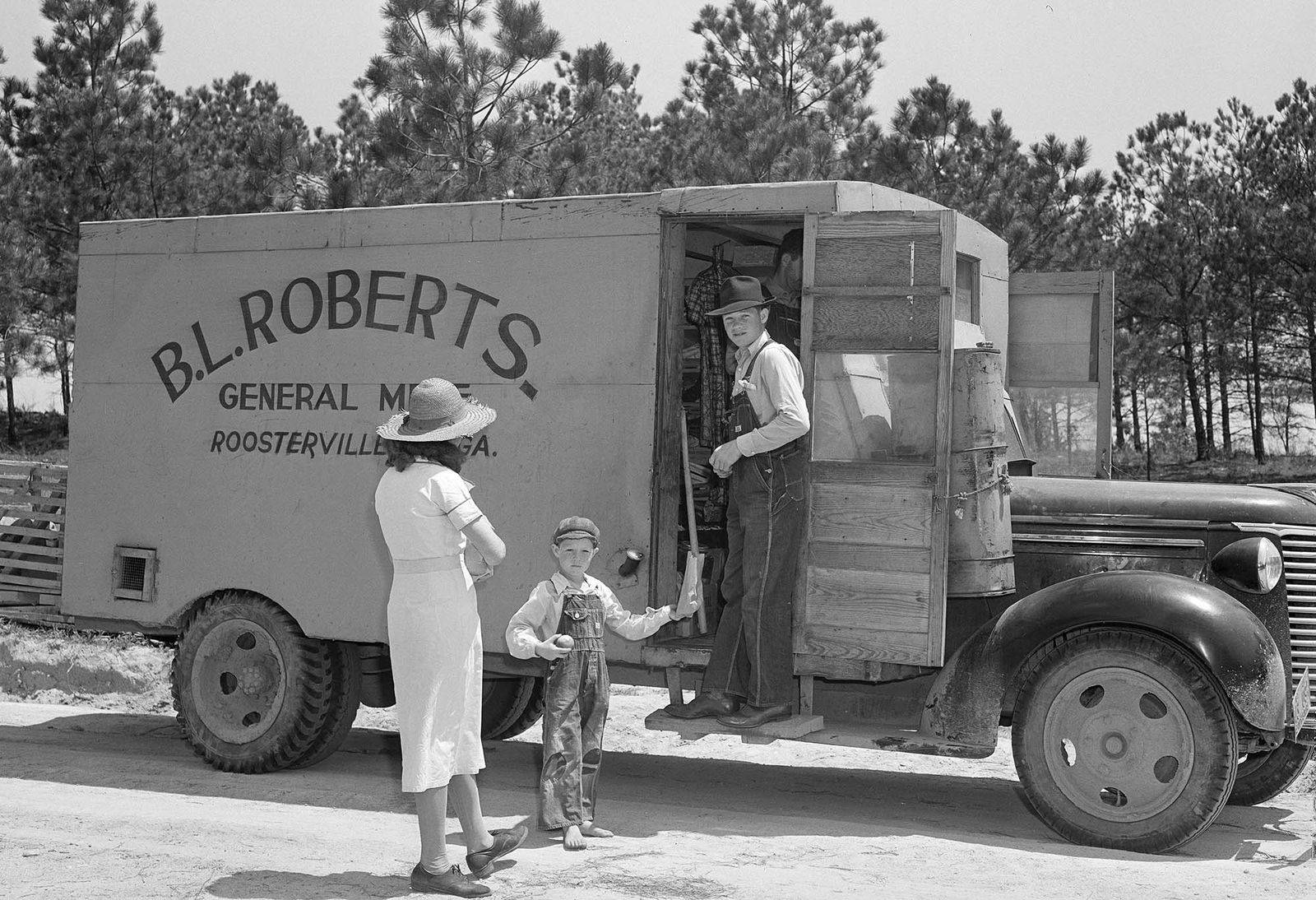 1941 BL Robert Rolling Store, Heard County, Georgia Old Photo 13" x 19" Reprint
