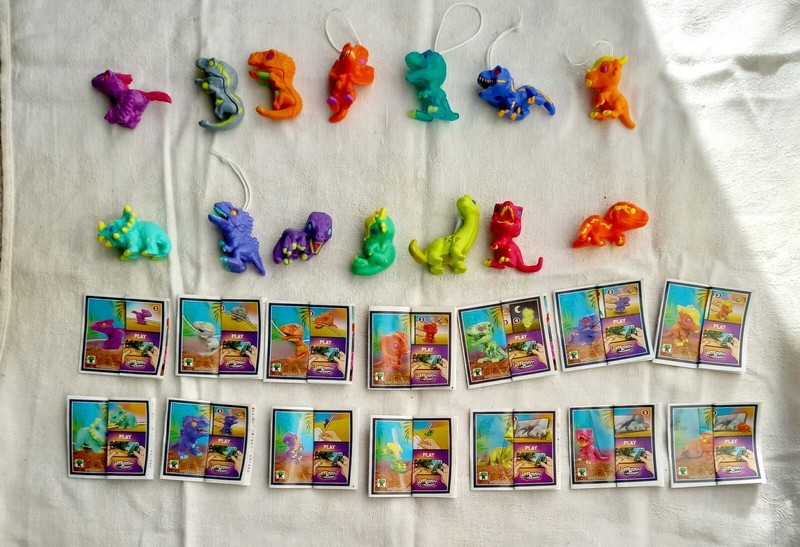 Jurassic World + Bpz - Kinder Joy 2024 -E Varianti Senza Occhi A Scelta