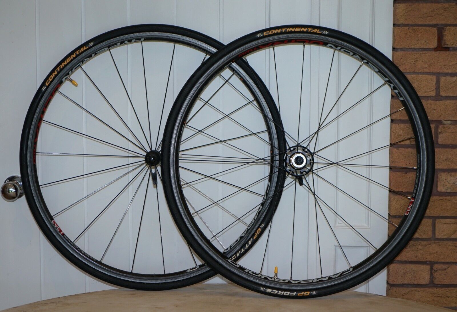1345 GRAMS PAIR OF CAMPAGNOLO HYPERON ULTRA TWO CARBON ROAD 1345 GRAMS PAIR OF CAMPAGNOLO HYPERON ULTRA TWO CARBON ROAD