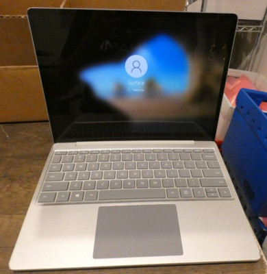 12.4'' Microsoft Surface Laptop Go 1943 i5-1035G1 1.00GHZ 8GB 128GB Windows 10
