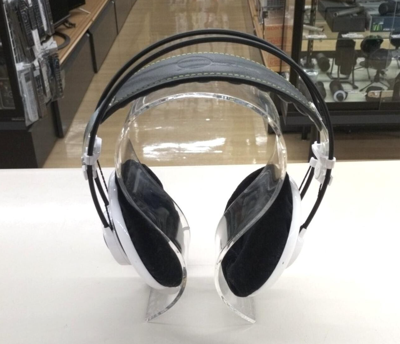 AKG Q701 White Open-Back Studio Reference Double Headphones AKG Q701 White Open-Back Studio Reference Double Headphones