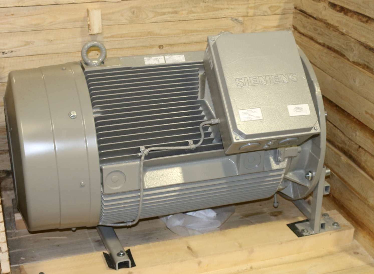 New 1LG6316-4AA91-Z Siemens Electric Motor 149kW 440V 60Hz New 1LG6316-4AA91-Z Siemens Electric Motor 149kW 440V 60Hz