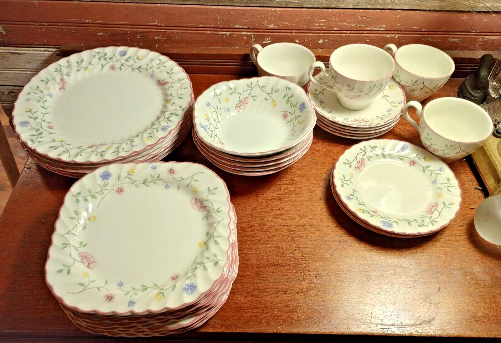 30 pc Johnson Bros England Summer Chintz Dinnerware Set