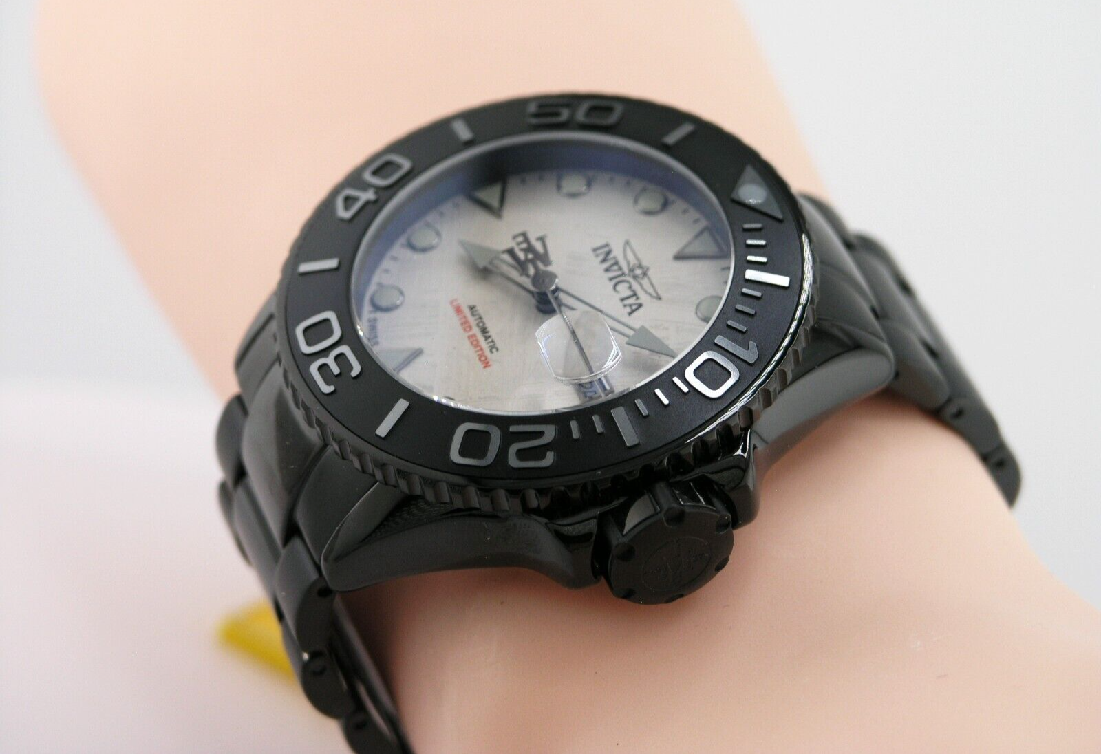 Pre-owned Invicta 47154 Swiss Automatic Eta 2824 Masterpiece Meteorite Dial Limited
