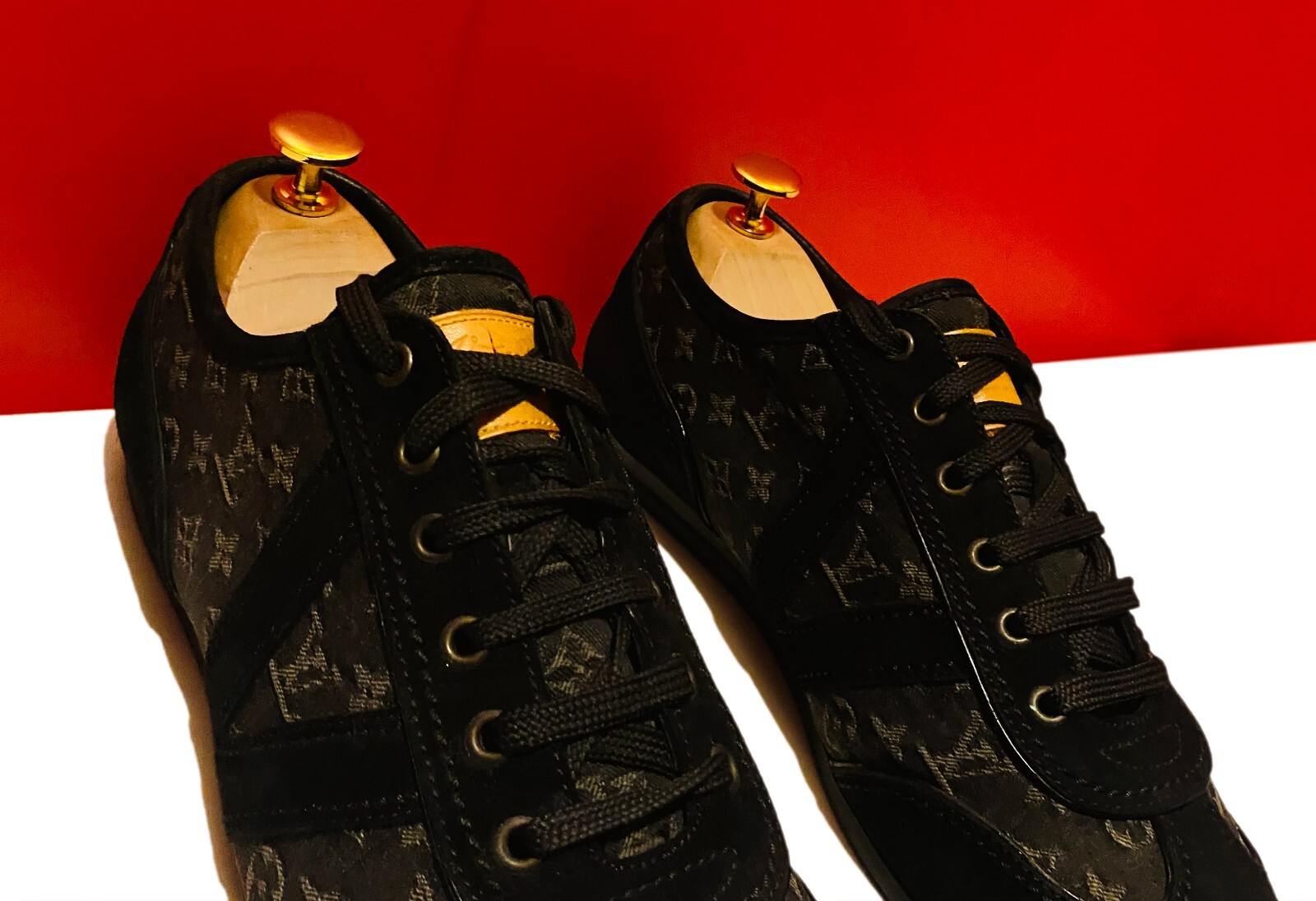$889.00 !! LOUIS VUITTON MEN LV LOGO BLACK SUEDE CANVAS SHOE
