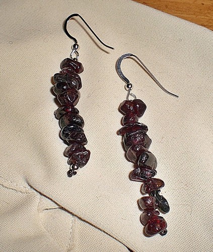 Ladies Handcrafted 925 Sterling Silver Garnet Gemstone Bead Chip Dangle Earrings