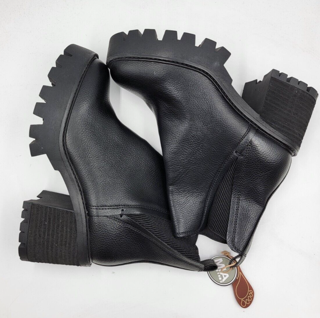 MIA Rusty Chelsea Lug Sole Ankle Booties Women's Black Round Toe Pull-On 8.5 - Picture 2 of 19