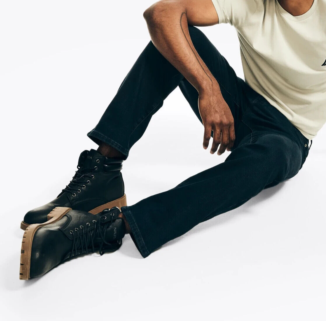 NWT Nautica Mens Original Relaxed Straight Stretch Denim Jeans Black Lagoon Wash