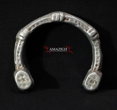 Tuareg Touareg jewelry antique Vintage Tuareg style bracelet in solid silver Tuareg bracelet. African jewelry Nigerian silver