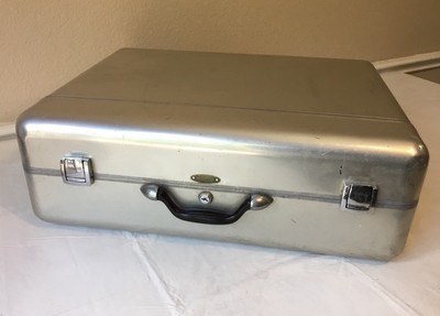 halliburton aluminum luggage