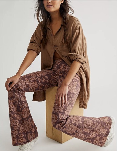

Джинсы-клеш Free People Penny Pull On с принтом и цветочным комбинированным коричнево-коричневым оттенком  NWT, Brown tan, penny pull on printed flare jeans
