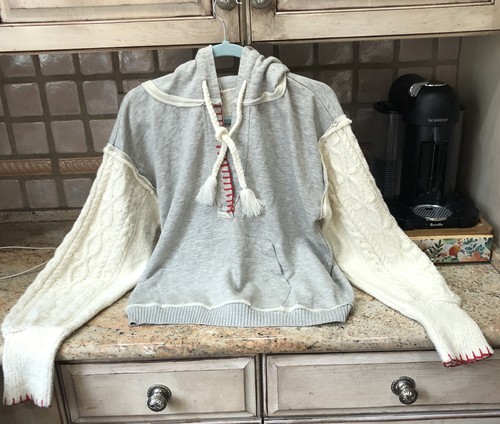 

Укороченный свитшот Free People The Whipstitch с капюшоном и вязаными рукавами, серый  NWT, Gray ivory red