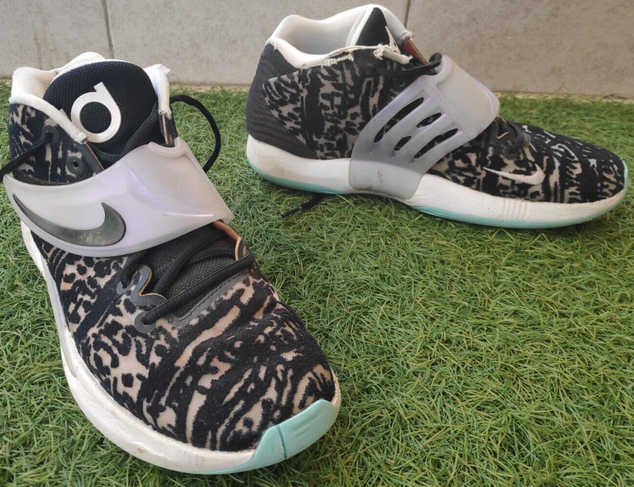 Men's Nike KD 14 Kevin Durant CW3935-001 Size US 9.5 UK 8.5