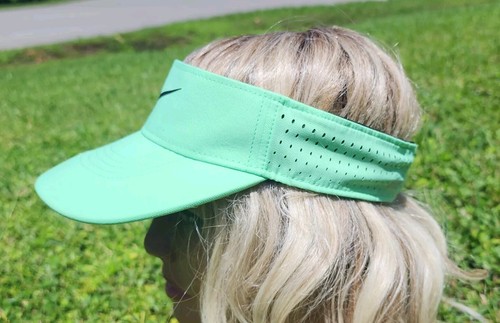 【NIKE】BTC Aerobill Featherlight Visor NIKE Golf Visor Aerobill Embroidered Neon Lime Green Onesize