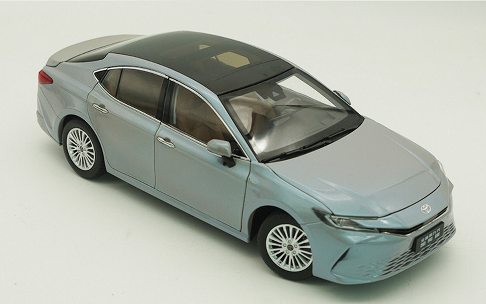1/18 Scale Toyota Camry 2024 9th Generation Grey Diecast Car