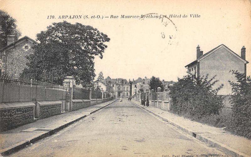 Cpa 91 Arpajon / Rue Maurice Berthaud / Hotel De Ville