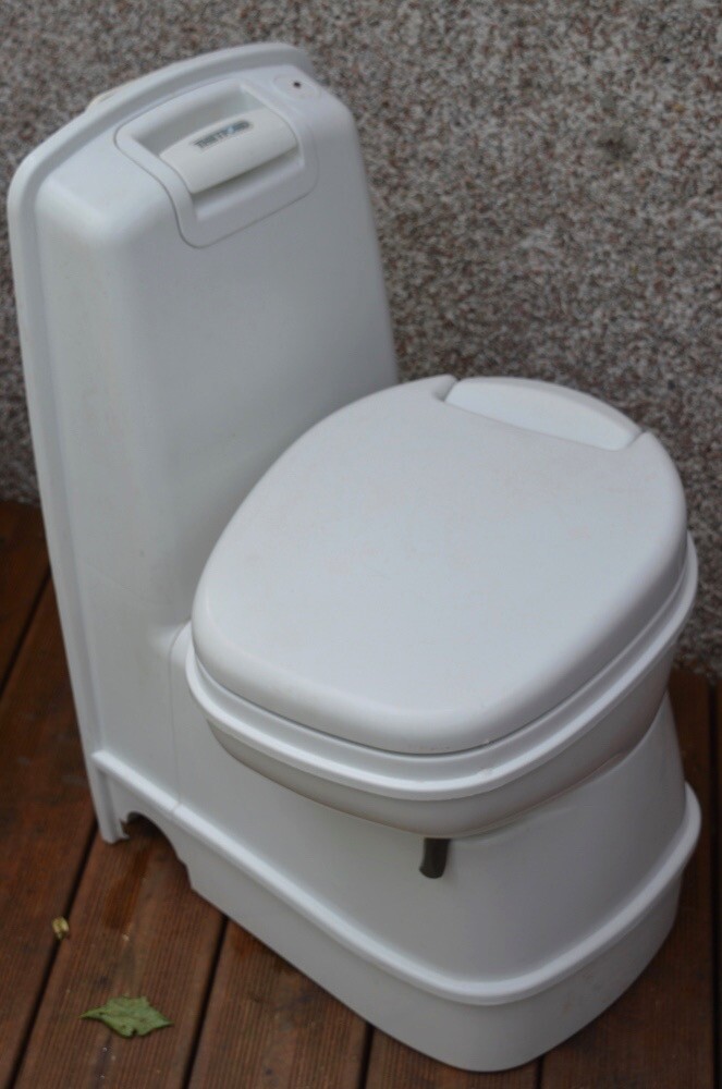 Thetford C200 Cassette Toilet Manual Flush Toilet for Caravans