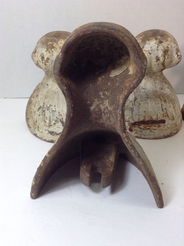 Lot of 4 Antique Vintage Cast Iron Bath Tub Feet Claw Foot Ball