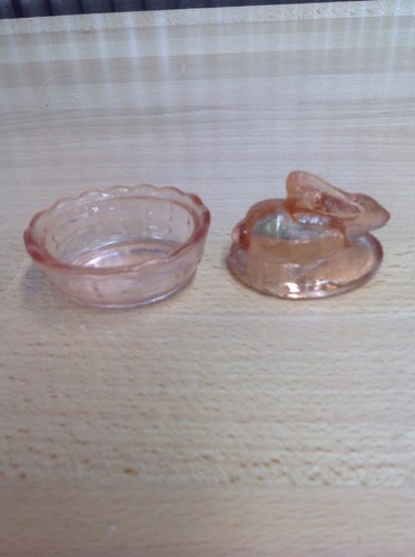 Nice Vintage Pink Glass Bunny Nesting Bowl Rabbit on Nest candy Dish Nut Trinket