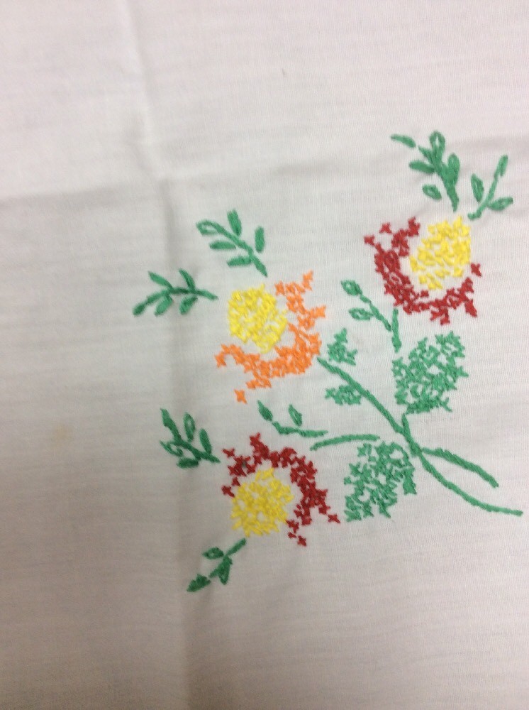 EMBROIDERED NAPKINS SET OF 2 WHITE WITH FLORAL CROSS STITCH CLOTH 14