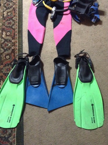 Suunto SM-36 Dive Computer with dual regulators, Mares Wet Suit Dacor Goggles