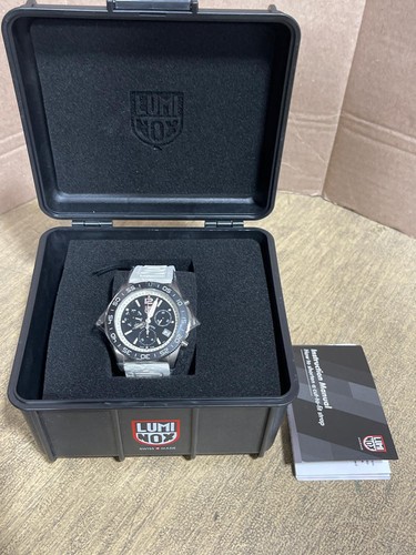 Pre-owned Luminox Pacific Diver Xs.3141 Mens Chronograph Watch In White