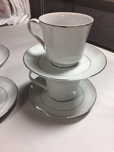 4 Cups and 4 Saucers VTG  Crown Victoria 