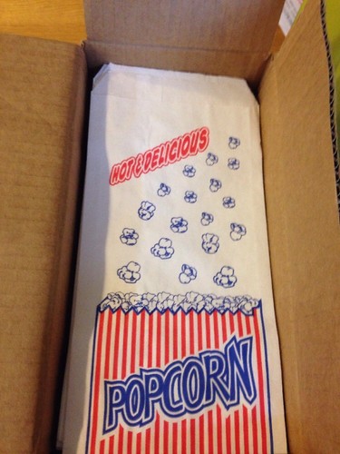 Nostalgia Electric RKP-630 Retro Style Kettle Popcorn Maker Popper Machine+Bags