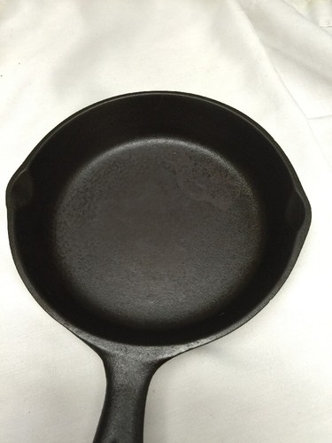 Nice Vintage Lodge Cast Iron #3 Skillet With Smoke Ring
