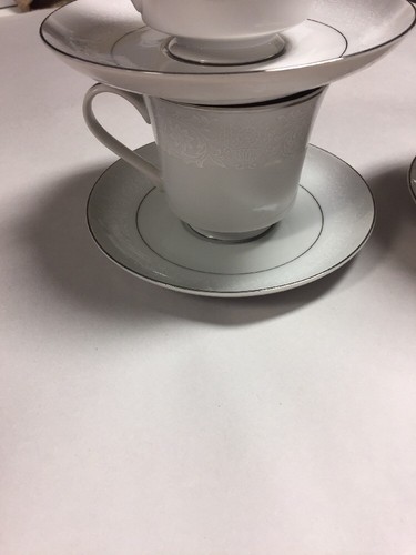 4 Cups and 4 Saucers VTG  Crown Victoria 