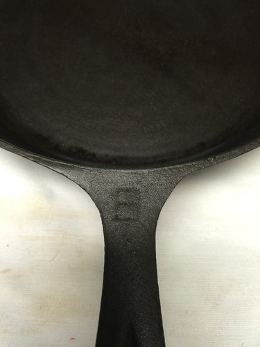 Vintage Unmarked Wagner ? Cast Iron # 8 Skillet