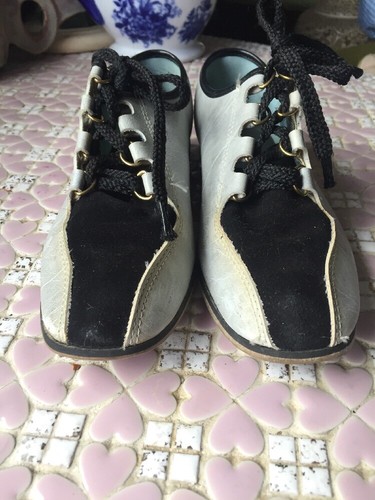 Cute Vintage 1960s Bowling Women’s  Blue & Black Shoes Size 7