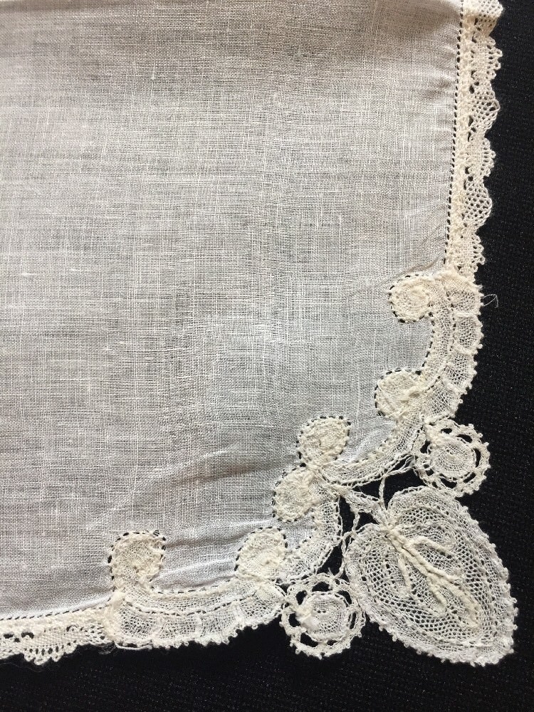 Vtg Handkerchief White Wedding Brussels Tambour Lace Leaf Corner 9.5” H2