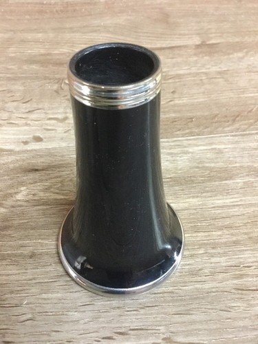 Vito Clarinet Bell - bell bottom has the smoother more round edge (stock#80514)