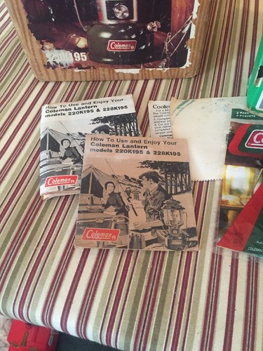 Vintage 1980s Coleman Model 220K195 Gas Lantern 2 Mantel In Box With Paperwork