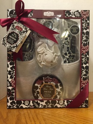 7 Pieces Debra Valencia For Aromanice Shiraz Rose Noir Bath Gift Set