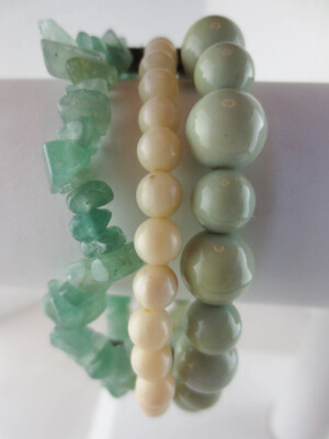 PREMIER QUALITY Green Glass Nuggets Green/Cream Bead Stretch Design Bracelet 