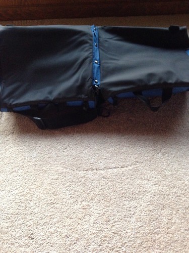 IGLOO Insulated Lunch Bag Cooler Multiple Pocket Shoulder Strap Tailgating Tote