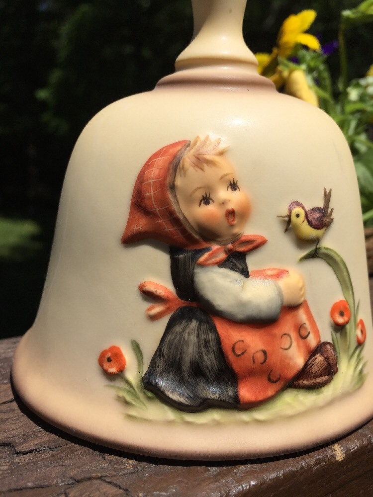 M J HUMMEL Goebel 1981 Annual Bell Figurine IN TUNE Girl with Bird ORIGINAL BOX