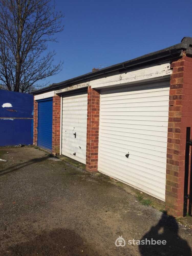 Garage to Rent for Parking and Storage in London TW3 119 Sq Ft in