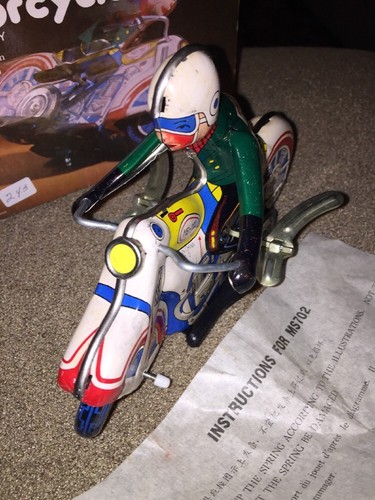 Vintage motorcycle tin wind-up toy MS 702 china 1970's (KC)