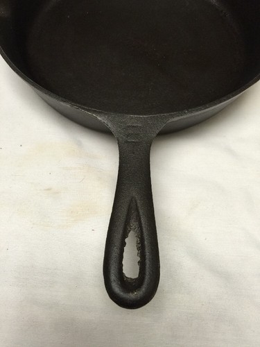Vintage Unmarked Wagner ? Cast Iron # 8 Skillet