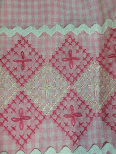 Pink Gingham Embroidered 1/2 apron MINT  includes potholder Beautiful!