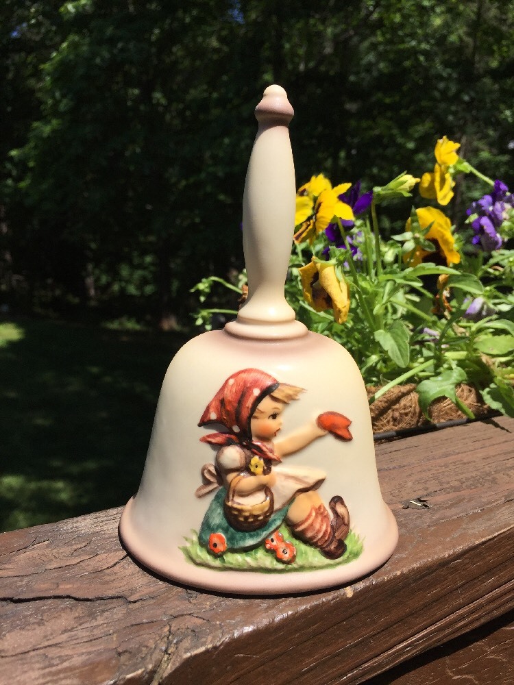 M J HUMMEL Goebel 1979 Annual Bell Figurine FAREWELL Girl Wave Bye ORIGINAL BOX