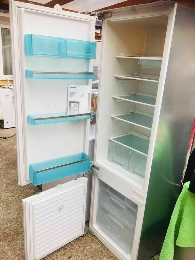 **SIEMENS FRIDGE FREEZER**INTEGRATED**VERY GOOD CONDITION*COLLECT\DELIVER**FULLY WORKING**NO
