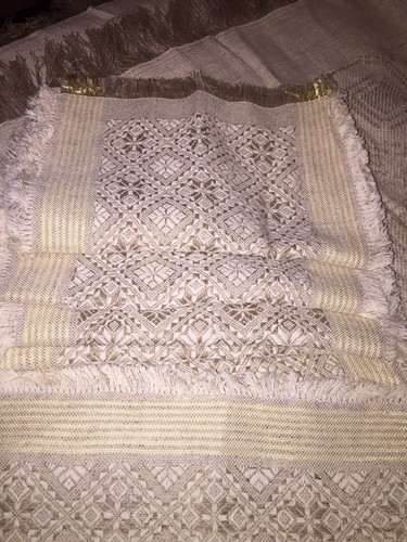 HANDMADE BEAUTIFUL COLLECTIBLE LINEN TABLE CLOTH w/ 6 Napkins. & 2 Pictures