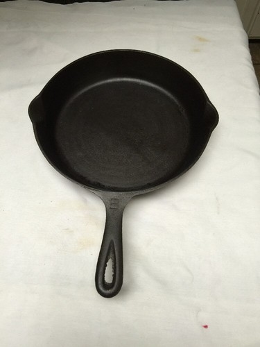 Vintage Unmarked Wagner ? Cast Iron # 8 Skillet