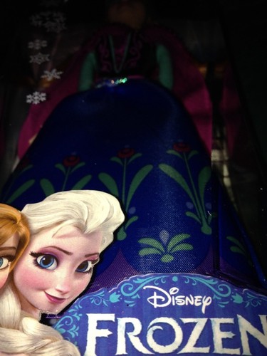 Disney Frozen Anna Doll  Wearing Original Outfit New In Box Ages 3+ kids toy