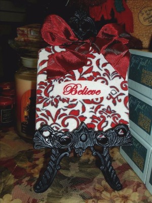 Black Ornate Mini Easel 9