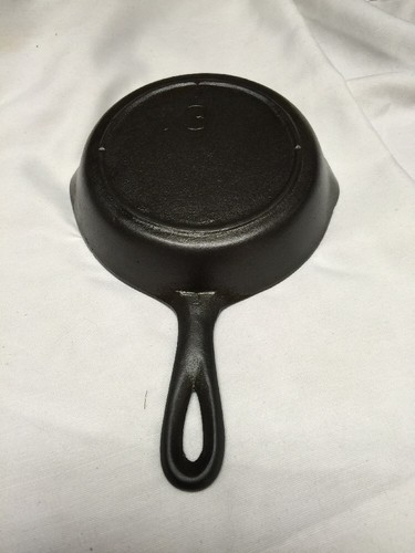 Nice Vintage Lodge Cast Iron #3 Skillet With Smoke Ring